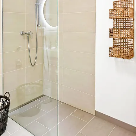 Zentrales Business Apartment Mit Schlafzimmer * 维也纳新城